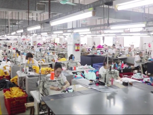 廣州佛山高端品牌羽絨服<i style='color:red'>oem定做加工</i>廠家在哪里？