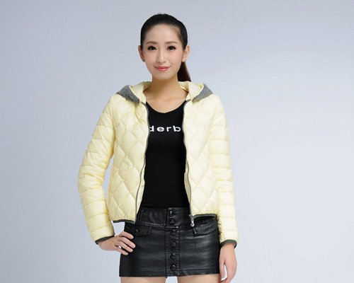 女裝時(shí)尚羽絨服（輕薄百搭8422）