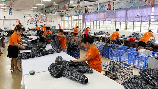 找羽絨服加工廠定制羽絨服一般生產(chǎn)周期是怎樣的？