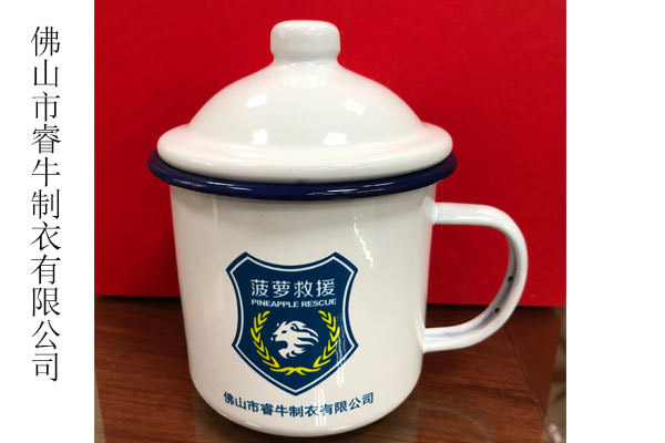 沖鋒衣廠家-睿牛制衣榮獲2020年菠蘿救援熱心企業(yè)公益獎(jiǎng)